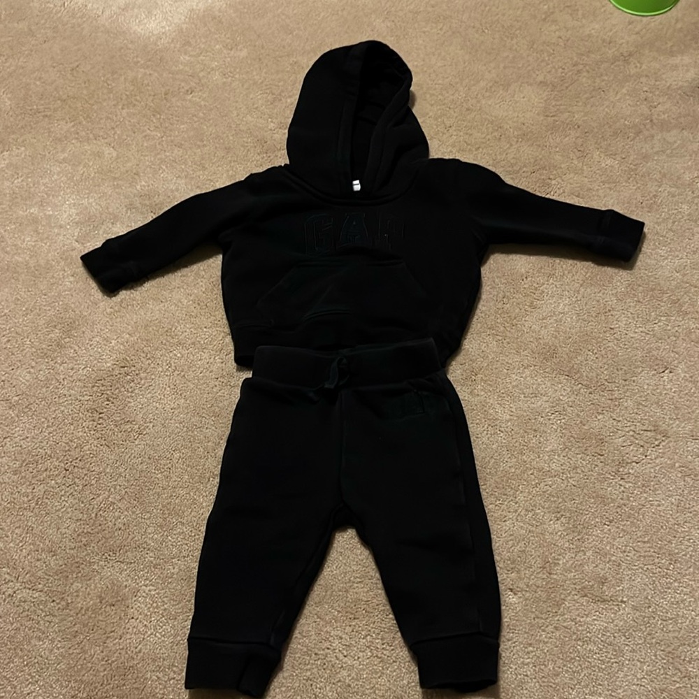 Black GAP sweatsuit